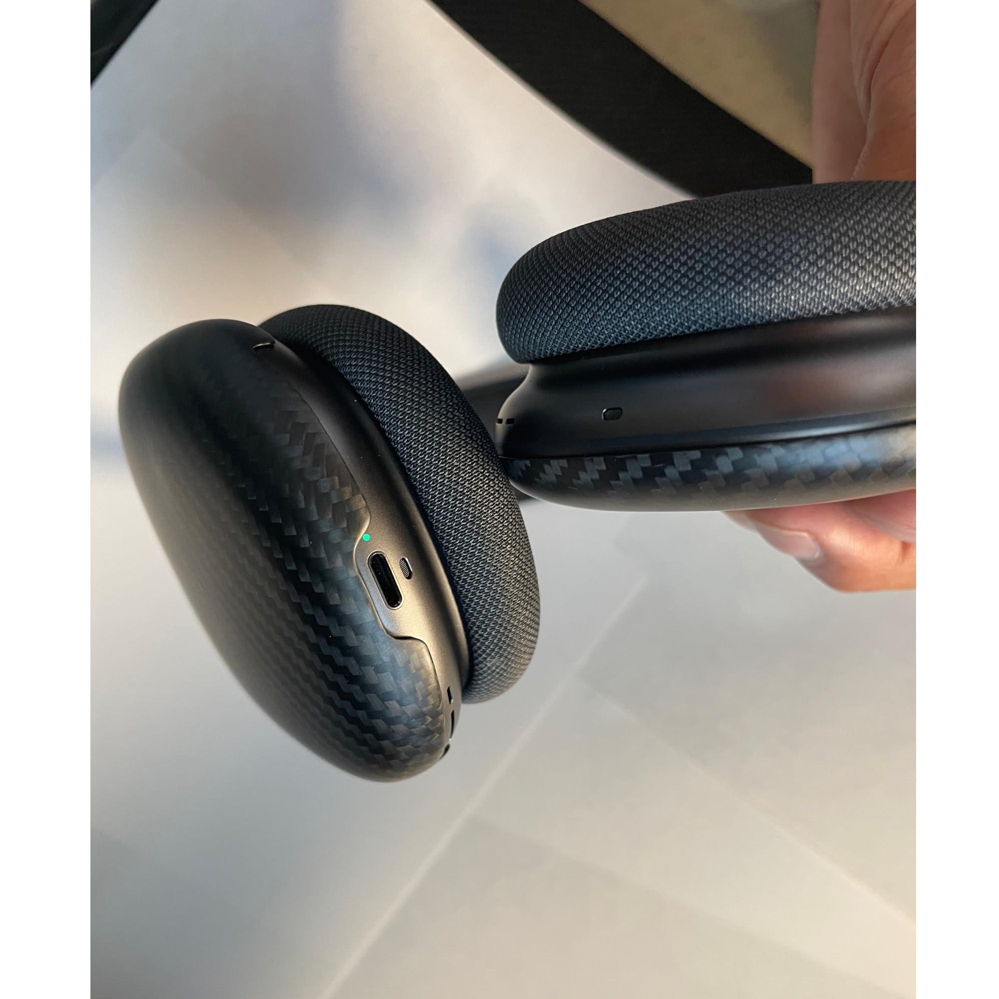 Amazon | リアルカーボンファイバーAirpods Maxカバー (2ピース